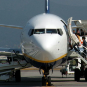 1024px-Boeing_737_fronte Boeing 737
